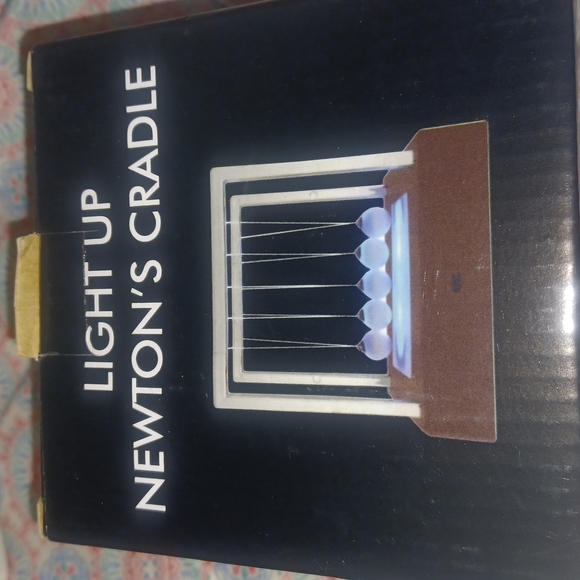 Light up Newtons cradle - Picture 3 of 3